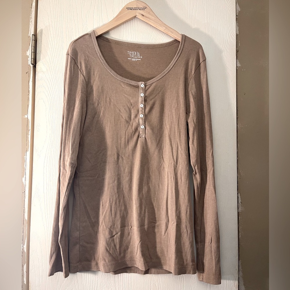 Long Sleeved T-shirt Size Large